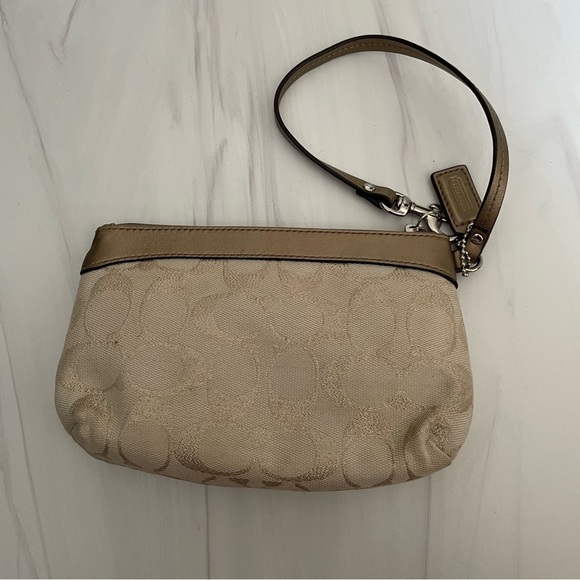 Coach Classic C Medium Size Wristlet- Gold - Picture 2 of 9